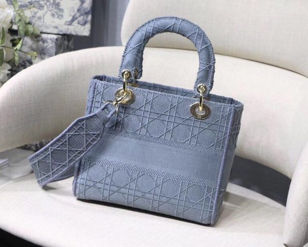 Buy Dior Medium Lady D-Lite Bag M0565/Embroidered Logo @ $219.00