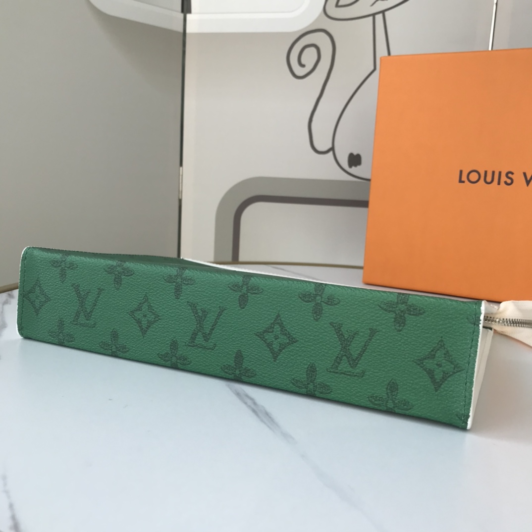 Shop Louis Vuitton Pochette voyage mm (M30423) by SolidConnection